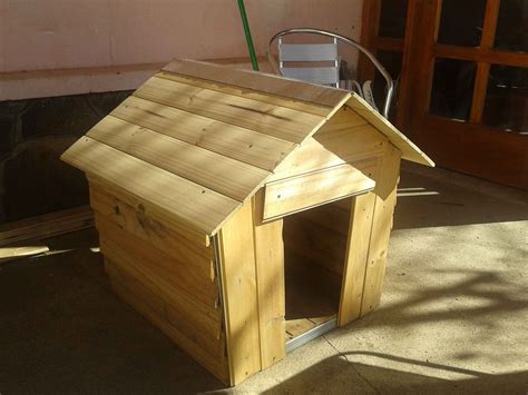 Cómo construir una casa de perro para un Beagle